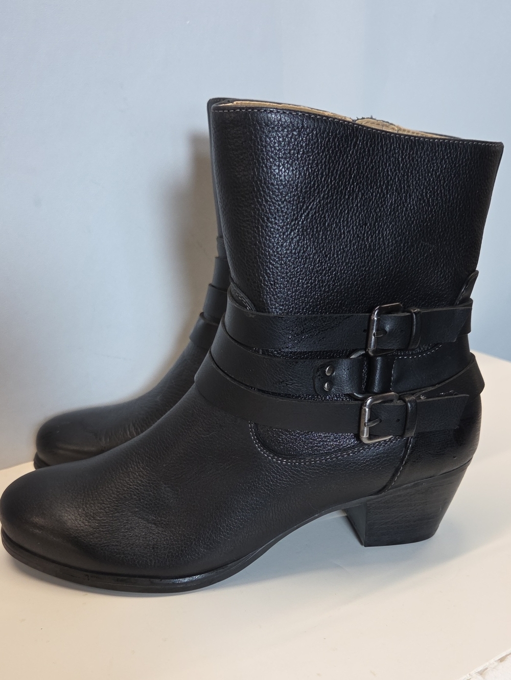 Naturalizer Black Leather Ankle Booties with Buckle Straps Size 8.5W